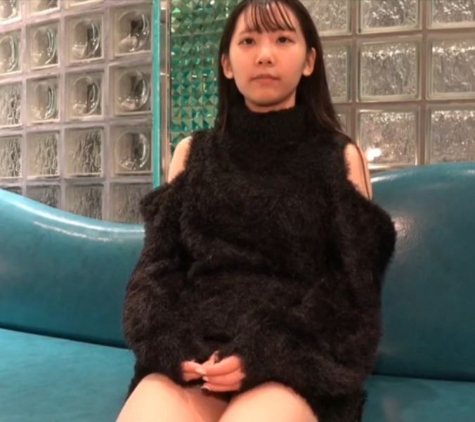皮肤白皙长发美女主播豹纹短裙网袜脱光光跳蛋自慰秀